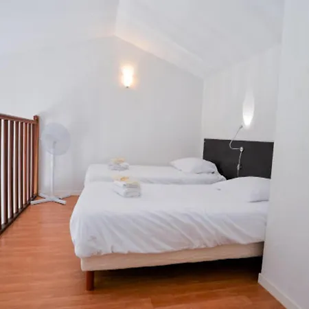 Du Chateau De Jouarres, - 4 Pers With Balcony Apartment *