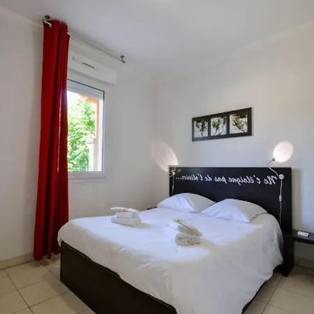 Du Chateau De Jouarres, - 4 Pers With Balcony Apartment Azille